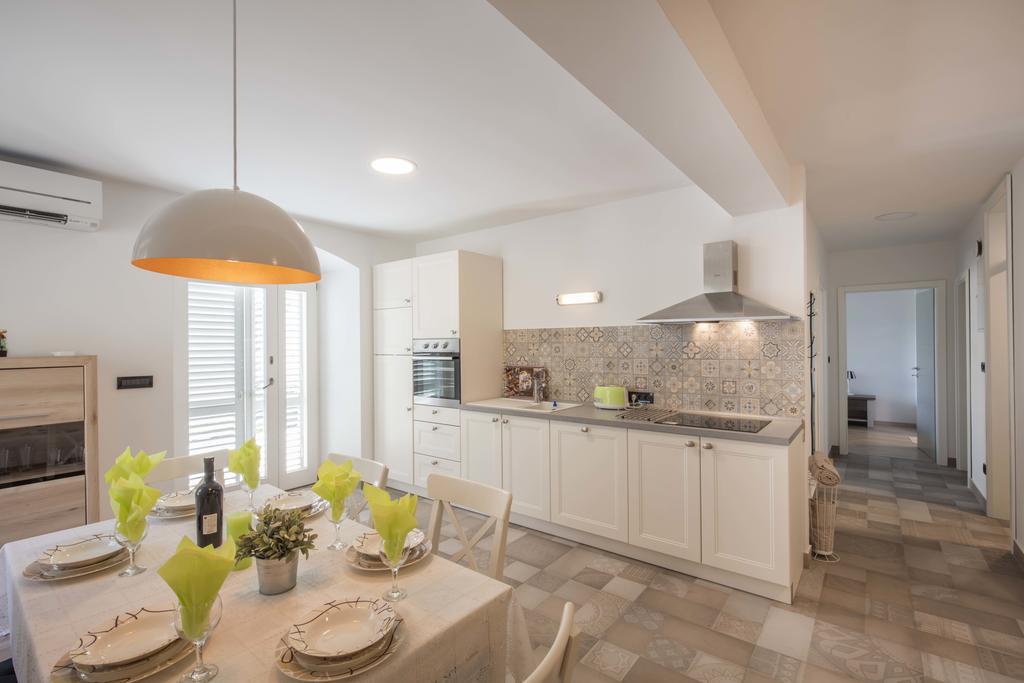 Apartments Villa Adrienne Mali Lošinj Exteriör bild