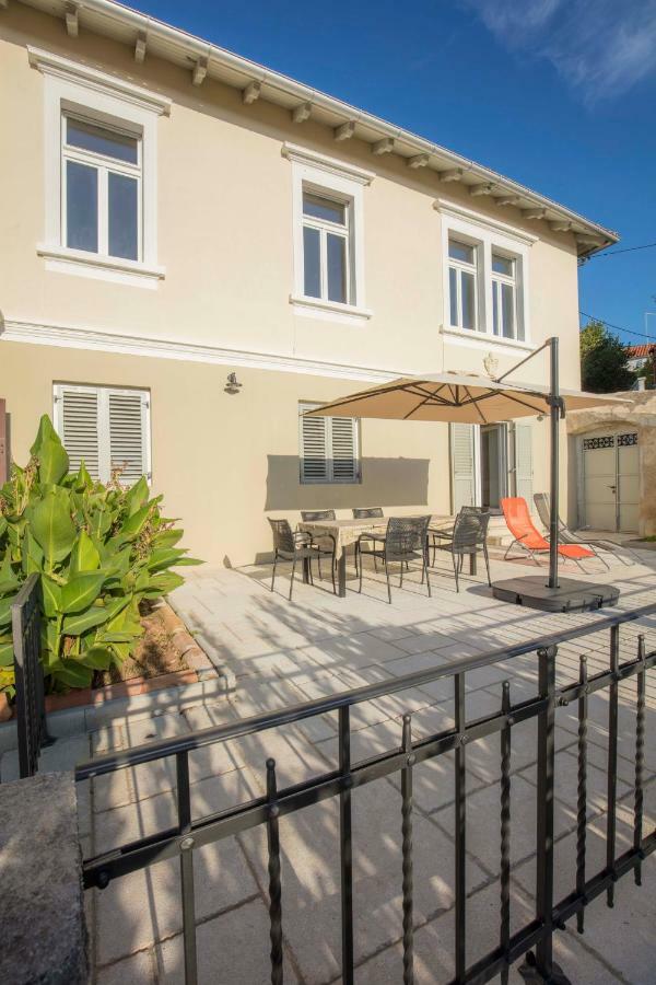 Apartments Villa Adrienne Mali Lošinj Exteriör bild