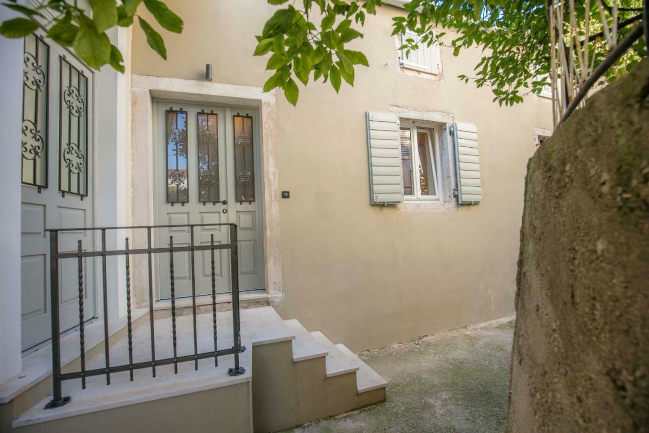 Apartments Villa Adrienne Mali Lošinj Exteriör bild